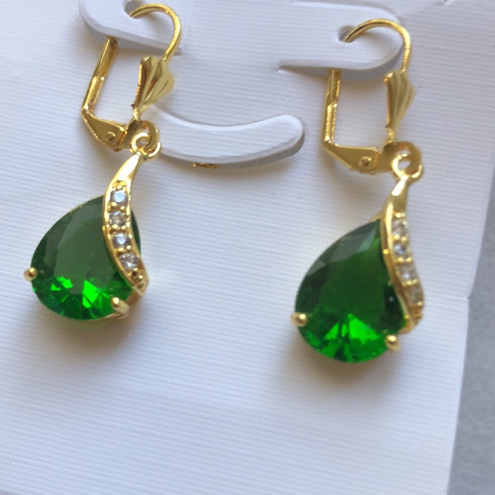 Gold/Emerald Green Pendant Set - Picture 6 of 9